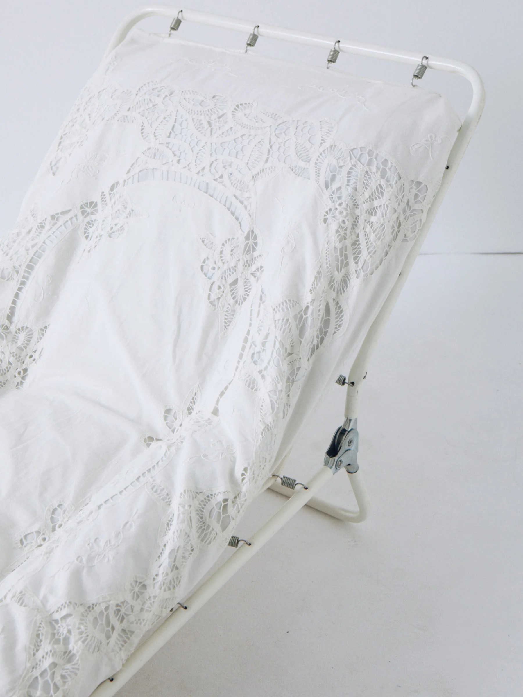 White Lace Deck Chair - Image 2